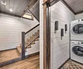 Luxury Cabin Getaway ~1 Mi To Broken Bow Lake!