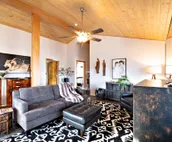 Gorgeous Chilkat Tower #3, 2BR Condo, downtown