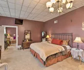 Pet-Friendly Apt: 2 Blocks to Riverside Park!