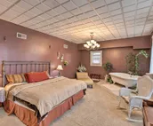 Pet-Friendly Apt: 2 Blocks to Riverside Park!