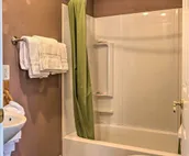 Pet-Friendly Apt: Walk to Missouri River!