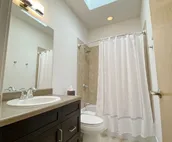Old Market Townhome w/ 2 King Suites+Garage+View
