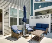 Townhome in Bishop’s Landing - 5 Miles to Beach!
