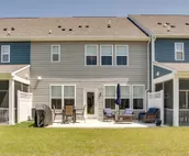 Townhome in Bishop’s Landing - 5 Miles to Beach!