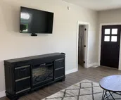 Newly Re-Finished 2 bed, 1 bath close to downtown