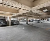Relax and Rejuvenate in a Glamorous Retreat with a Stunning Rooftop 334