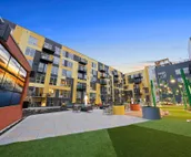 Relax and Rejuvenate in a Glamorous Retreat with a Stunning Rooftop 334