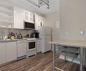 Relax and Rejuvenate in a Glamorous Retreat with a Stunning Rooftop 334