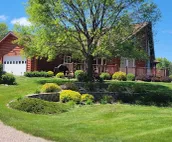 Log Home only minutes from Missouri River/Lake Francis Case, I-90 & downtown.
