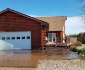 Log Home only minutes from Missouri River/Lake Francis Case, I-90 & downtown.