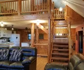 Log Home only minutes from Missouri River/Lake Francis Case, I-90 & downtown.