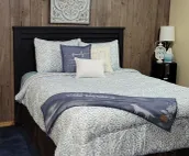 Log Home only minutes from Missouri River/Lake Francis Case, I-90 & downtown.