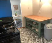 Comfortable and Quaint w/ a Hot Tub