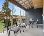 Modern on Main-Walking Distance to Downtown Hill City and Mickelson Trail!