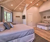 Luxury Chalet w/ Mtn Views: 3 Mi to Mt Rose Ski!