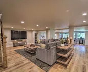 Luxury Chalet w/ Mtn Views: 3 Mi to Mt Rose Ski!