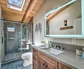 Luxury Chalet w/ Mtn Views: 3 Mi to Mt Rose Ski!