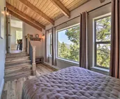 Luxury Chalet w/ Mtn Views: 3 Mi to Mt Rose Ski!