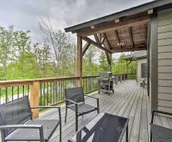 Elegant Mtn Chalet w/ Deck: 1 Mi to Mt Snow!