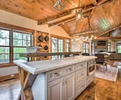 Elegant Mtn Chalet w/ Deck: 1 Mi to Mt Snow!