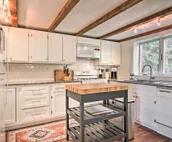 Renovated Farmhouse < 1 Mile to Okemo Mountain!