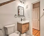 Renovated Farmhouse < 1 Mile to Okemo Mountain!