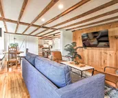 Renovated Farmhouse < 1 Mile to Okemo Mountain!