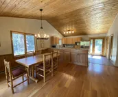 Private, Spacious Retreat 5 minutes South of Wilson! Discounts for long stays!