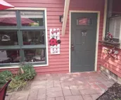 Betty Lou's Garden Guest Suite