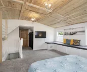 Lakeshore Cottage