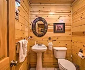 Cabin w/ Hot Tub: 4 Mi to Broken Bow Lake!