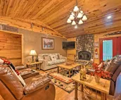 Cabin w/ Hot Tub: 4 Mi to Broken Bow Lake!