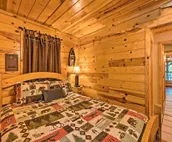 Cabin w/ Hot Tub: 4 Mi to Broken Bow Lake!