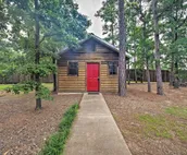 Cabin w/ Hot Tub: 4 Mi to Broken Bow Lake!