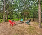 Cabin w/ Hot Tub: 4 Mi to Broken Bow Lake!