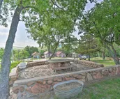 Charming Hilltop Cottage in Medicine Park!