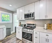 Family Home - Walk to Geneva Lake & Restaurants!