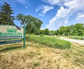 Family Home - Walk to Geneva Lake & Restaurants!