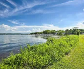 Family Home - Walk to Geneva Lake & Restaurants!
