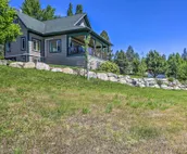 Cozy Bigfork Escape: Walk to Bigfork Harbor!