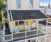 Colorful 6BR Duplex Apt Midtown AC near Boardwalk