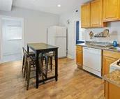 Colorful 6BR Duplex Apt Midtown AC near Boardwalk