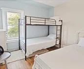 Colorful 6BR Duplex Apt Midtown AC near Boardwalk