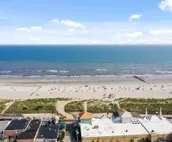 Colorful 6BR Duplex Apt Midtown AC near Boardwalk