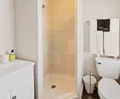 Colorful 6BR Duplex Apt Midtown AC near Boardwalk