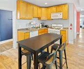 Colorful 6BR Duplex Apt Midtown AC near Boardwalk