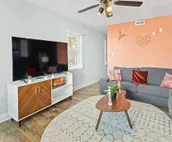 Colorful 6BR Duplex Apt Midtown AC near Boardwalk