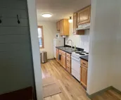 600 Sqft Extended-Stay Cabin sleeps 4, adjacent to beautiful Pine Creek