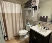 600 Sqft Extended-Stay Cabin sleeps 4, adjacent to beautiful Pine Creek