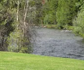 600 Sqft Extended-Stay Cabin sleeps 4, adjacent to beautiful Pine Creek